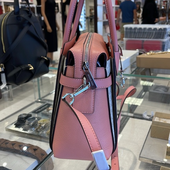 MICHAEL KORS
Mercer Medium Logo and Leather Belted Satchel
Primrose Multi 
NWT - Picture 14 of 16